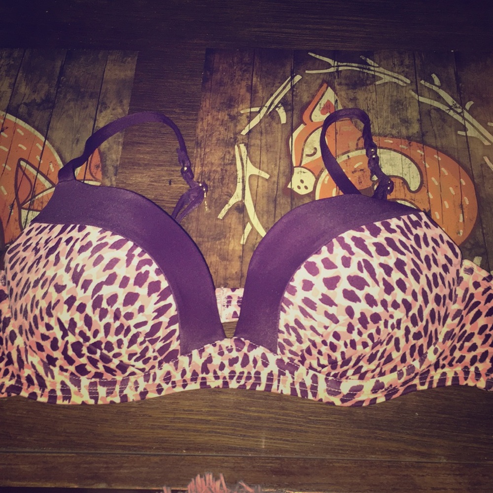 Victorious Secret bathing suit top never worn